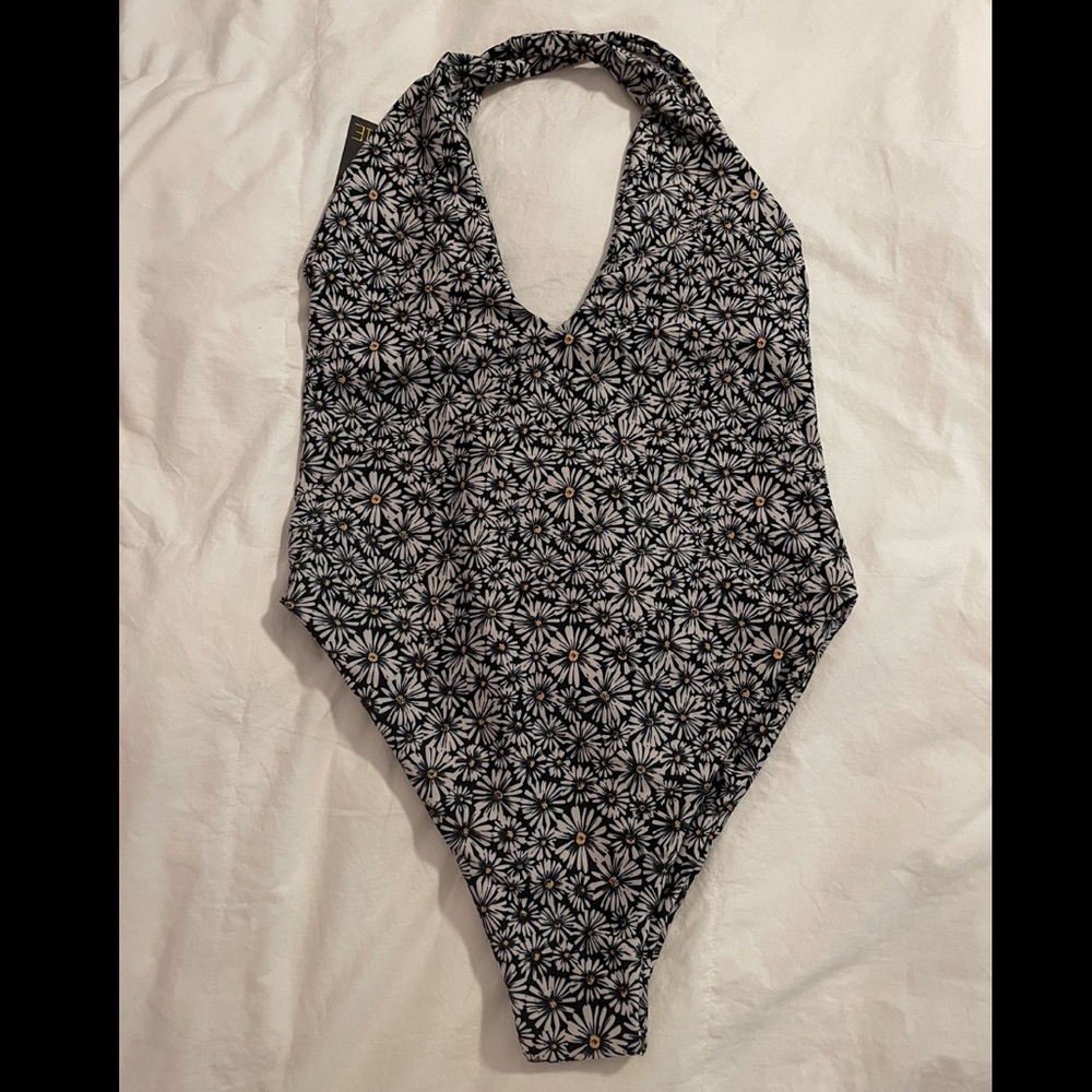 Skatie Daisy One Piece Swimsuit Size M